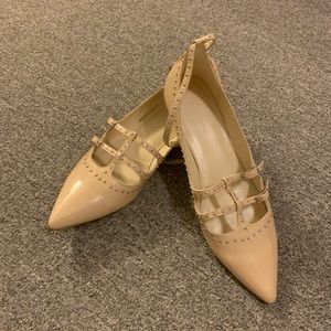 Nude pointed-toe flats